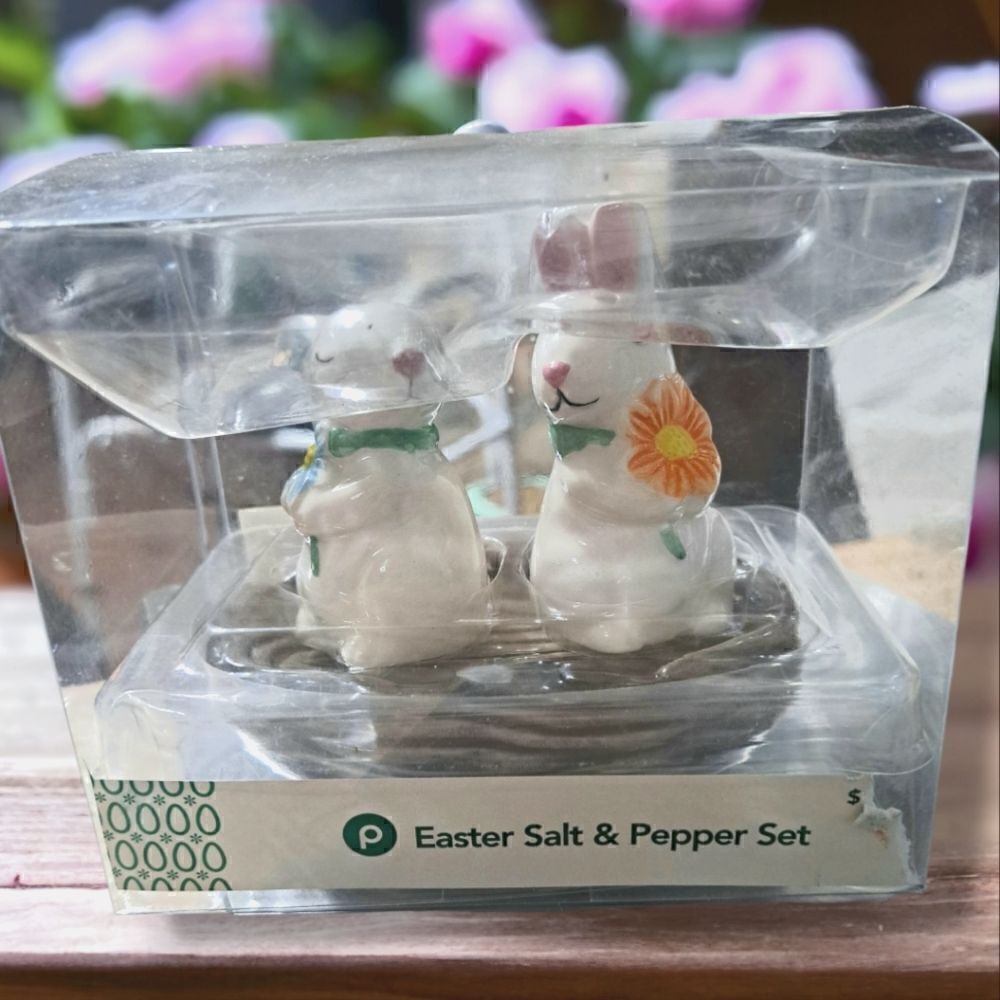 NIB! Easter Bunny Salt and Pepper Set - Picture 9 of 11